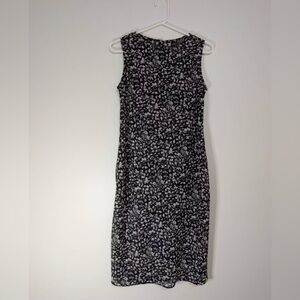 Women Floral Dress- FMX & CO
No tag, fits small to medium